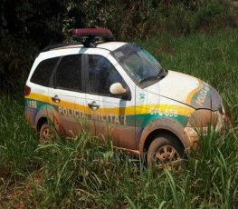 Viatura da PM cai em ribanceira e capota após os presídios da capital